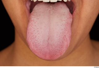 Zahara tongue 0001.jpg